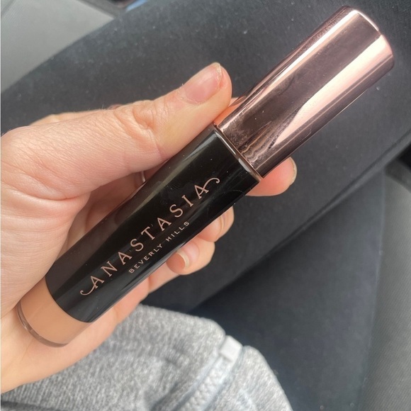 Anastasia Beverly Hills Other - Anastasia Beverly Hills magic touch concealer 13